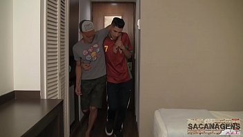 Videos de sexo gay acordando o amigo gay para transar