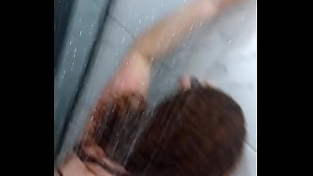 Sobrinho pega tia gordinha no banheiro sexo quente