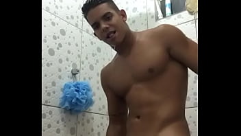 Sexo gay padrasto banho