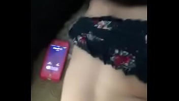 Mãe atendendo telefone fazendo sexo