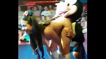 Vídeo sexo fantasia mickey mouse suruba