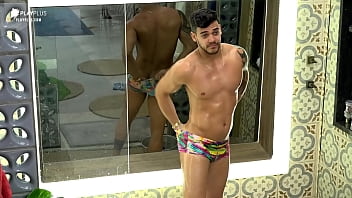 Depilando a bunda sexo gay