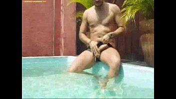 Gifs de macho na piscina sexo gay