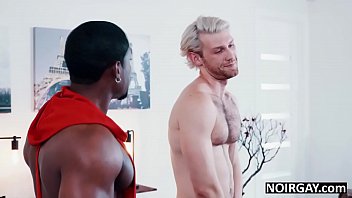 Sexo grupal gay com negros