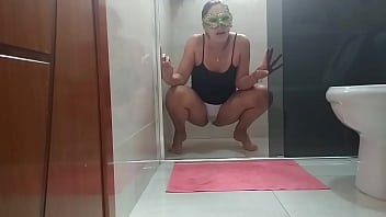 Mulheres peladas fazendo xixi em orgia na piscina sexo forte