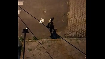 Sexo na rua no chão velho gay