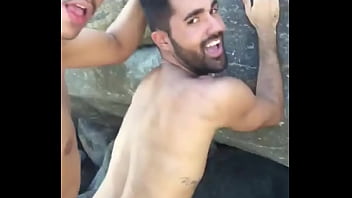 Sexo gay na praia video amador