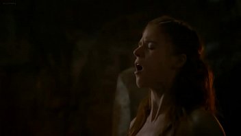 Atriz de games of thrones que fez sexo real