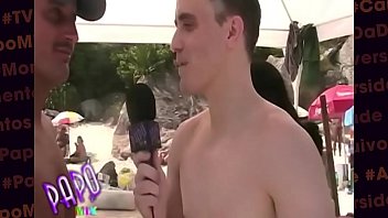 Sexo gay na praia de nudismo no carnaval