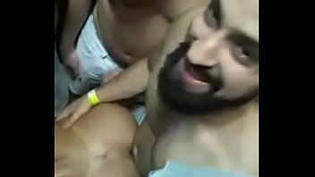 Flagra de sexo amador no carnaval brasileiro 2017