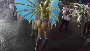 Foto de mulher desfilando 2019 escola de samba sexe