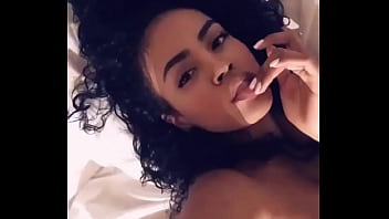 Videos de sexo mulher madura negra exibindo lindos pes enrrugados