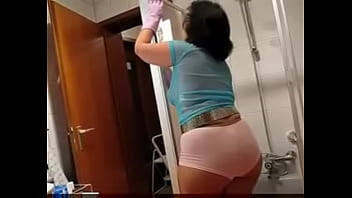 Mae paga filho bateno ponheta no banheiro sexo