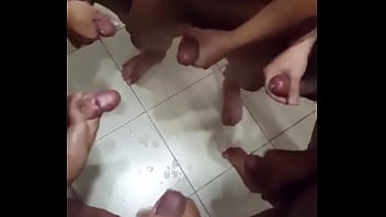 Sexo em grupo anal dotados gay