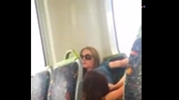 Garota fazendo sexo dentro fo onibus