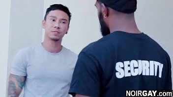 Negro roubando sexo gay segurança