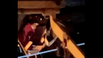 Casal é flagrado fazendo sexo em sala vídeo