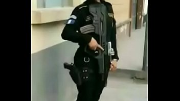 Filha de policia divulga vídeo fazendo sexo