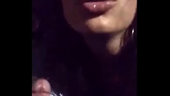 Anitta fazendo sexo oral dentro da limousine