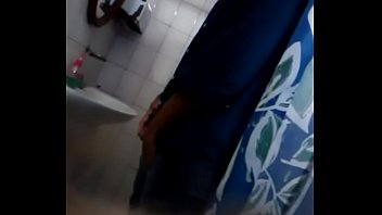 Flagra de sexo gay no banheiro do shopping xnxx