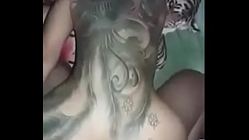 Gata tatuada fazendo sexo gif