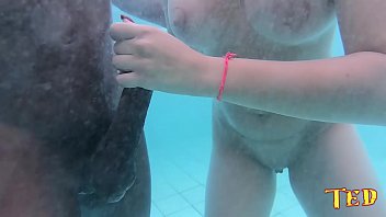 23 naturals sexo dentro da piscina