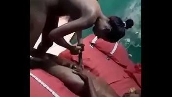 Neguinha da favela magrinha fazendo sexo