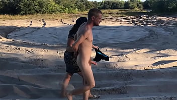 Roupa de praia que esconde a parte de cima sex