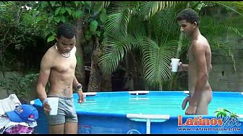 Piscina jovem sexo gay