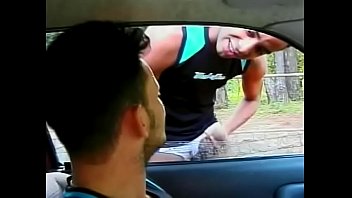 Sexo gay lavando carro brasileiro