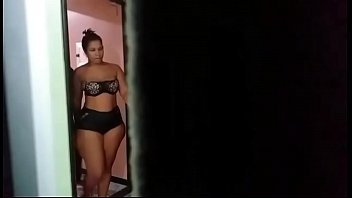 Mulher flagrada fazendo sexo no carnaval