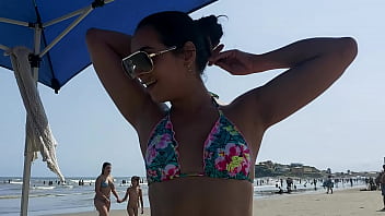 Posicoeos de sexo na areia na praia