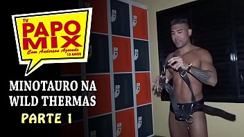 Sexo gay banheiro boate clube porta vidro