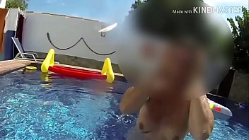 Sexo peitos piscina