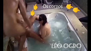 Como fazer sexo na banheira de motel