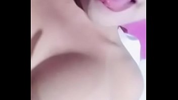 Video de sexo batento punheta vendo porno