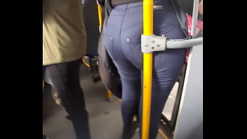 Sexo com gostosa rabuda no onibus