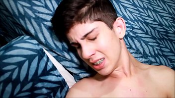 Sexo gay garotinho perdendo o cabaço brasileiro
