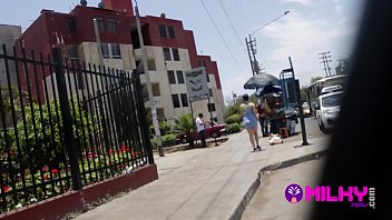 Mulher abordada na rua aceita fazer sexo por dinheiro