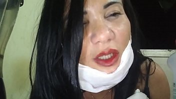 Gostosa fazendo sexo anal com consolo porno