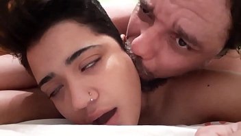 Morena gostosa fazendo sexo anal bem gostoso bundão gemendo