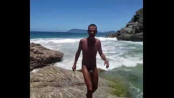 Flaga de sexo gay em praia brasil