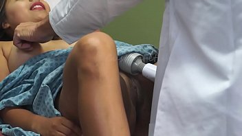 Sexo casriro medico esfrengo a rola na paciente