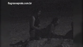 Video do casal fazendo sexo oral na praia