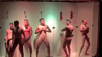 Vídeos de sexo grupal com dp violento escravidas