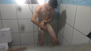 Dois heteros man de barba no banho sex