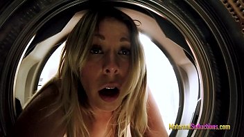 Morena peituda sexo na lavadora de roupa
