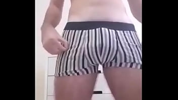 Sexo video gay novinho sarado batendo punheta