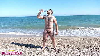 Sexo gay homem se masturbando na praia