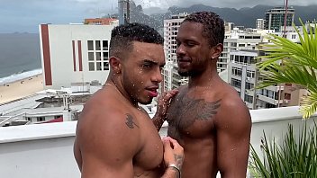 Contos de sexo gay com hemofroditas em surubas